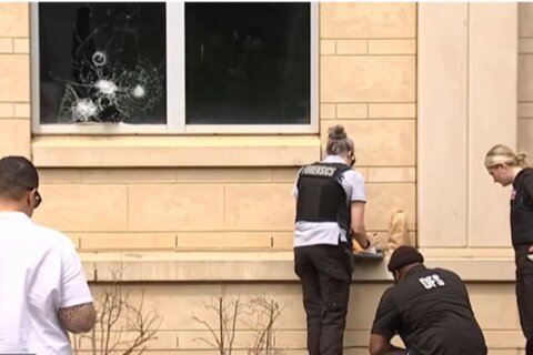 Sospechosos del tiroteo afuera de la escuela Dunbar son estudiantes del plantel, según documentos