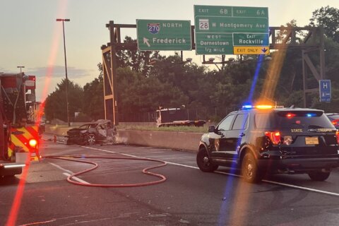 2 teens dead after fiery 3-car crash on I-270 in Montgomery County