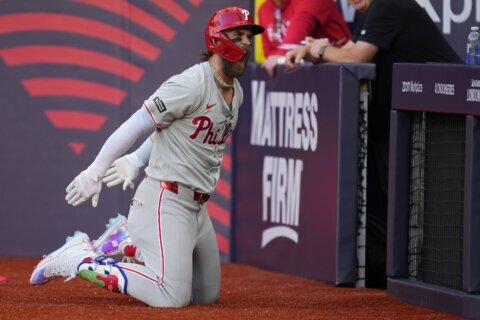 Phillies’ Bryce Harper does soccer slide after homer in win over Mets in London. ‘I love the moment’
