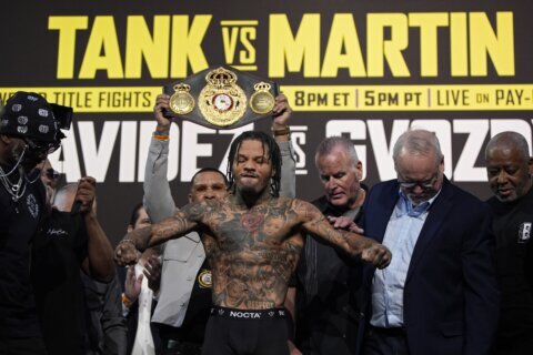 ‘Tank’ Davis knocks out Martin in the 8th round to keep WBA lightweight title
