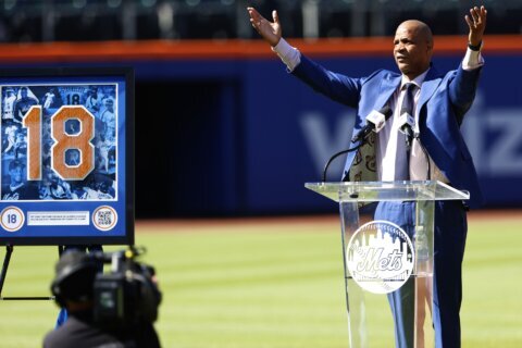 As Mets retire his No. 18, Strawberry tells fans 'I’m so sorry for ever leaving'