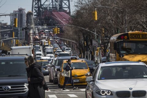 Governor halts plan to charge most drivers entering Manhattan $15 for transit and traffic fixes