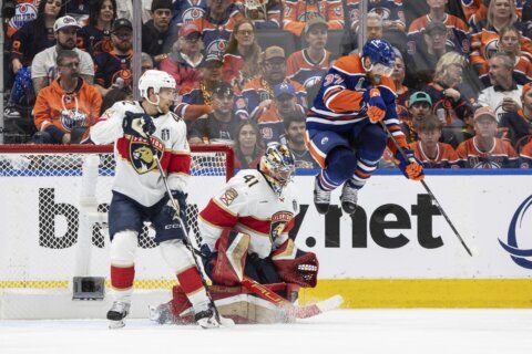 Panthers and Oilers turn to poker and Mario Kart on long flights in the Stanley Cup Final