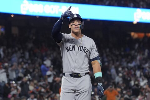 Aaron Judge caps huge May by hitting 2 more homers to lead the Yankees past the Giants 6-2