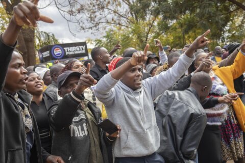 Zimbabwe police quash opposition courthouse protest over  prolonged detention of activists