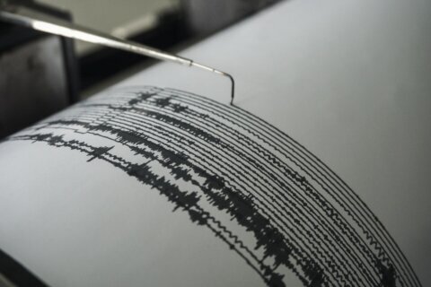 Terremoto de magnitud 7.2 sacude Perú; hay heridos y miles sin electricidad