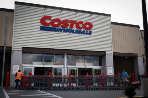 Costco retira del mercado poke de Kirkland Signature por posible contaminación con listeria