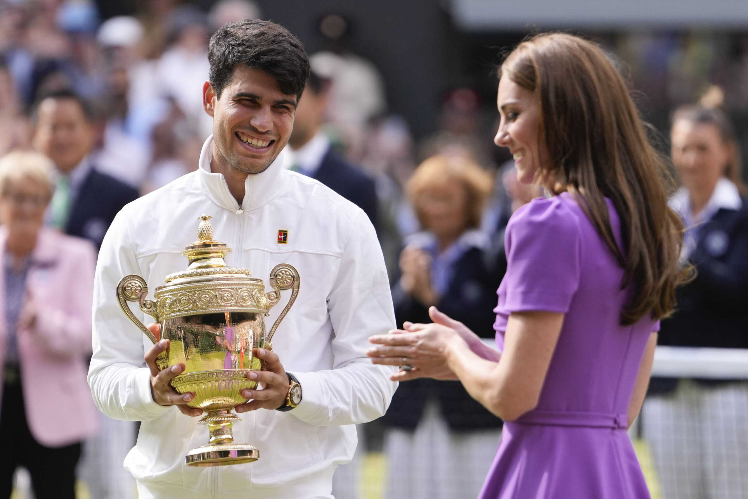 Carlos Alcaraz wins Wimbledon by beating Novak Djokovic and now owns 4 Slam titles at age 21 – WTOP News