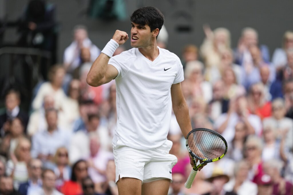 Defending champion Carlos Alcaraz beats Daniil Medvedev to return to the Wimbledon final