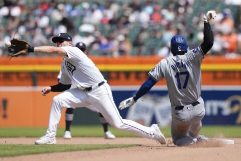 Gio Urshela hits 2-run homer, Tigers score 7 runs in 2 innings to stun Dodgers 11-9