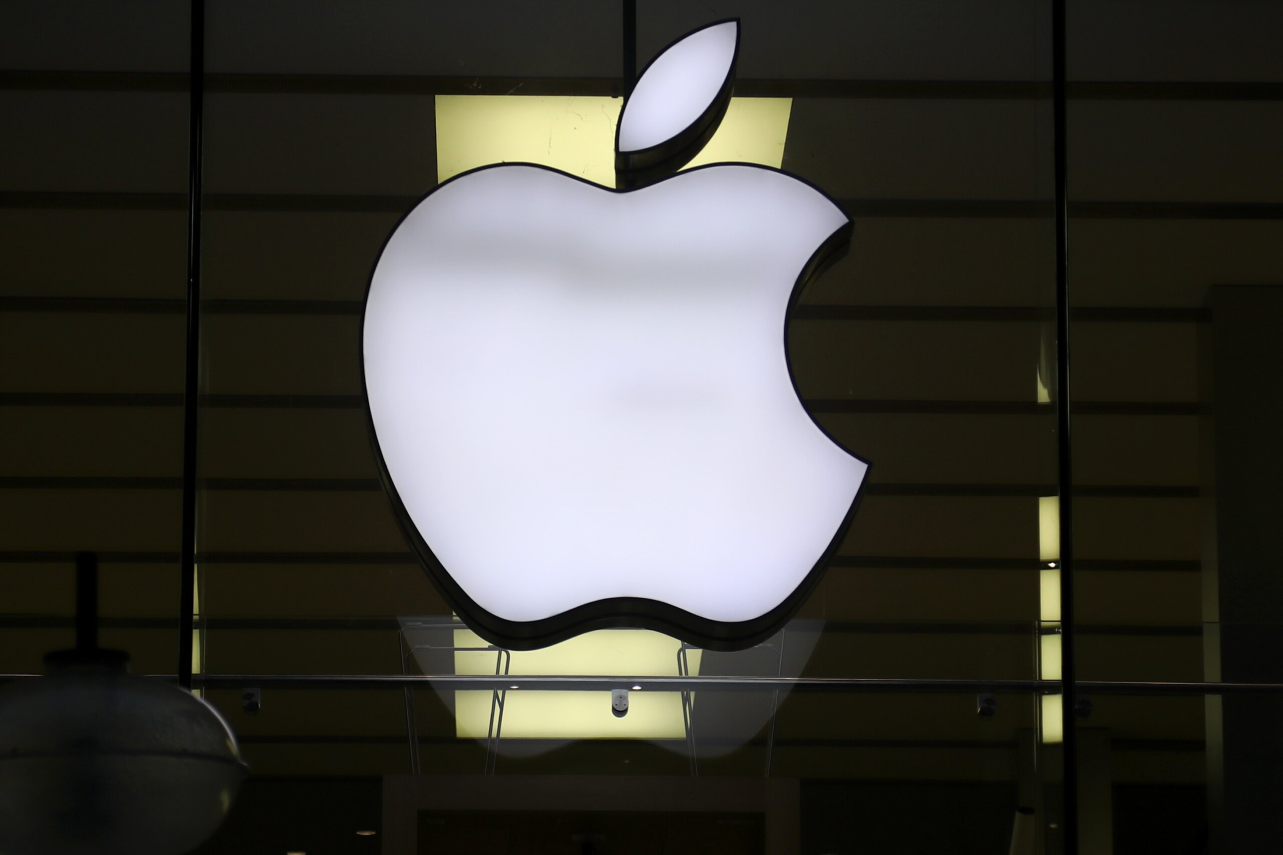 EU accepts Apple pledge to let rivals access ‘tap to pay’ iPhone tech to resolve antitrust case – WTOP News