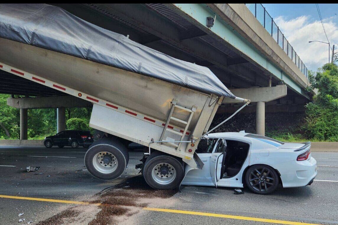 Major Beltway delays after truck crashes into support beams under River Road on Inner Loop – WTOP News