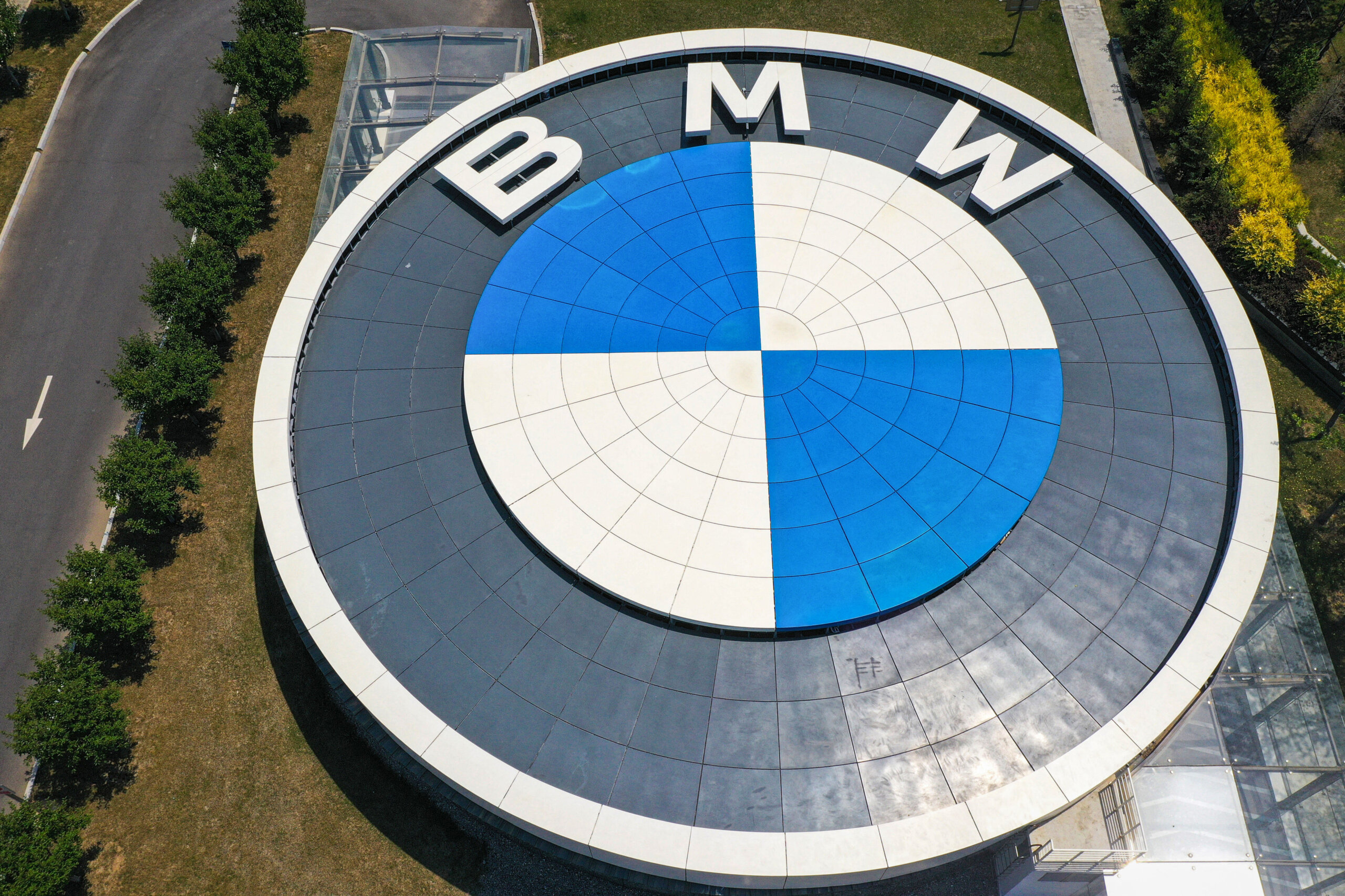 BMW Recalling More Than 390,000 Vehicles Due To Airbag Inflator Issue ...