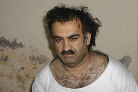 Khalid Sheikh Mohammed, accused as the main plotter of 9/11 attacks, agrees to plead guilty