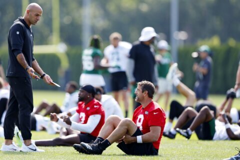 A fired-up Aaron Rodgers gets angry after being stepped on and Jets’ offense is sloppy at practice