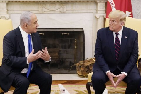 A beaming Trump welcomes Netanyahu to Mar-a-Lago, mending a yearslong rift with a key political ally