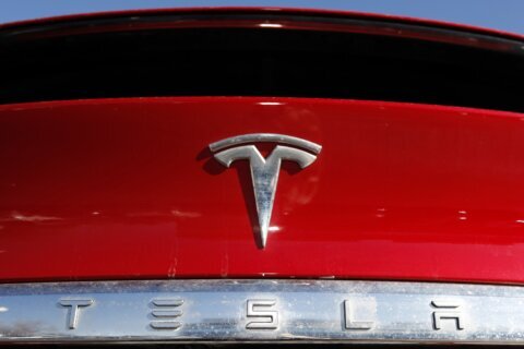 Tesla’s 2Q profit falls 45% to $1.48 billion as sales drop despite price cuts and low-interest loans