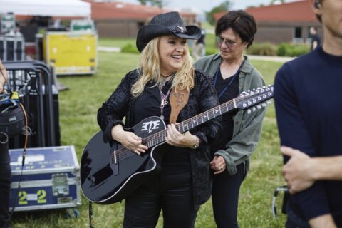 Melissa Etheridge connects with incarcerated women in new docuseries ‘I’m Not Broken’