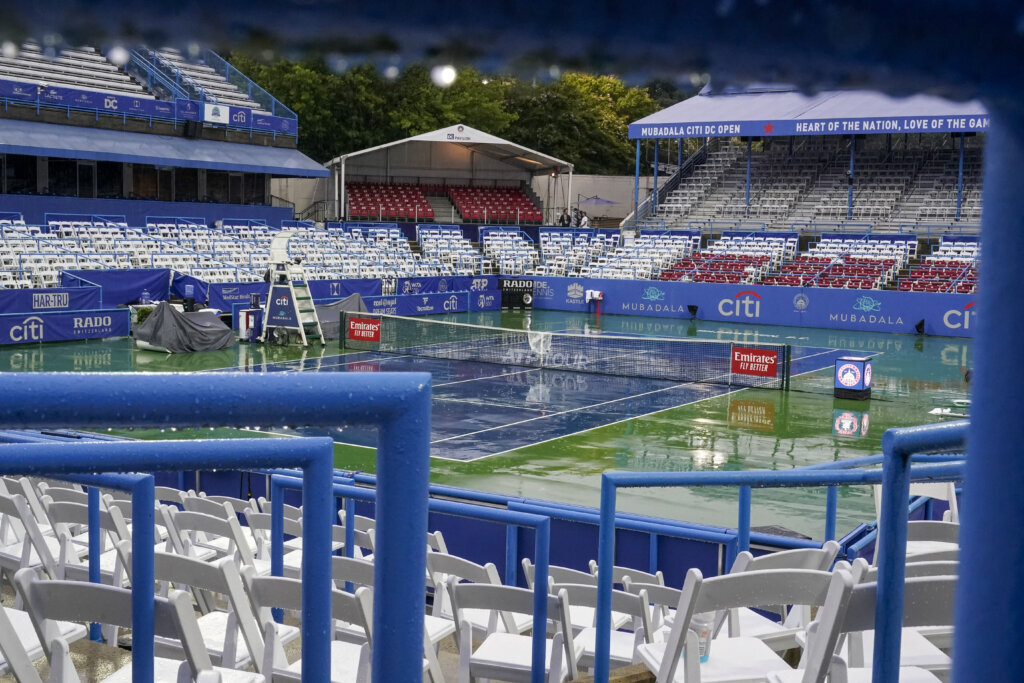 Rain suspends DC Open semifinals, with top-seeded Sabalenka leading Bouzkova in 3rd set