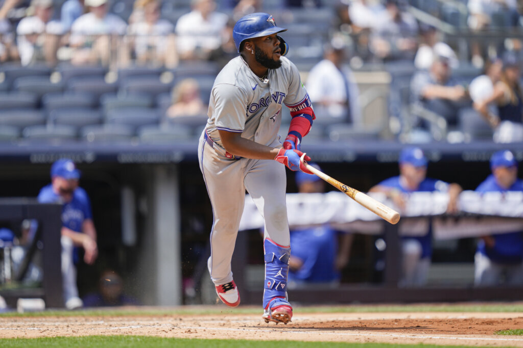 Vladimir Guerrero Jr. homers and extends hitting streak to 20 games as Blue Jays beat Orioles 7-6