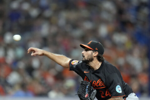 Urías hits go-ahead homer in 8th, Mountcastle drives in 3 as AL East-leading Orioles beat Rays 7-5