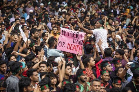 Protests and violence break out again in Bangladesh amid calls for the government's resignation