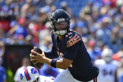 QB Caleb Williams oversees 2 field-goal drives in preseason debut, and Bears rout Bills 33-6