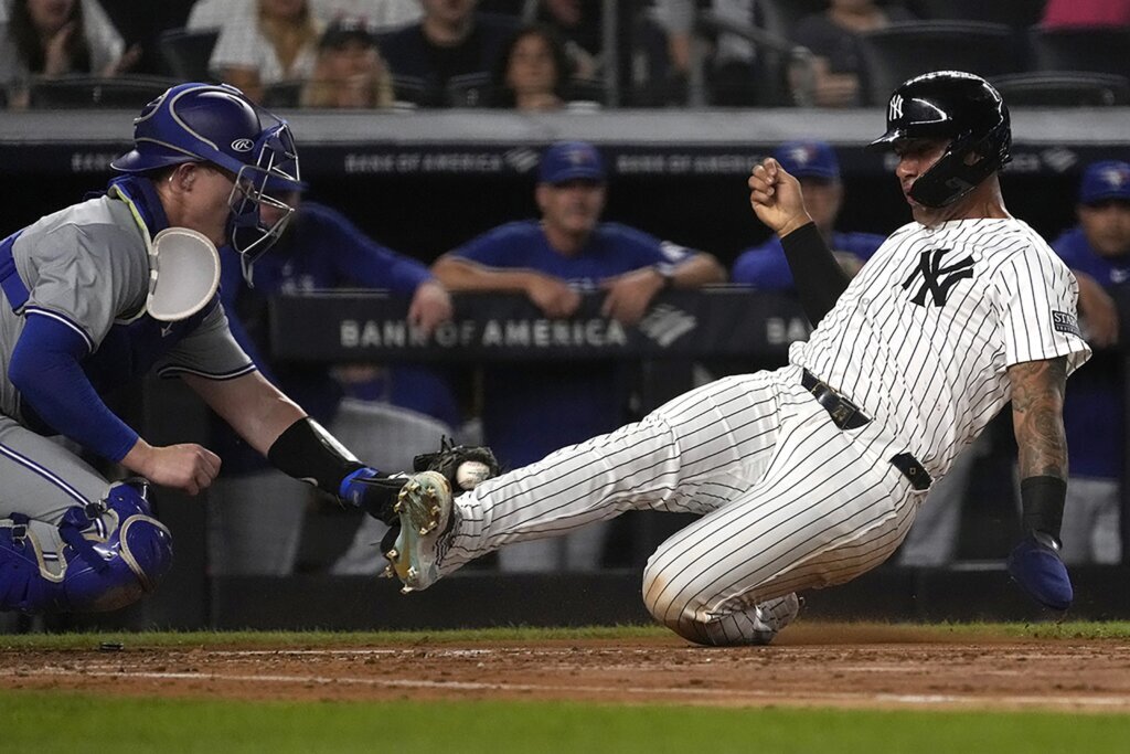 Gleyber Torres pulled by Aaron Boone for lack of hustle in Yankees’ 8-5 loss to Blue Jays