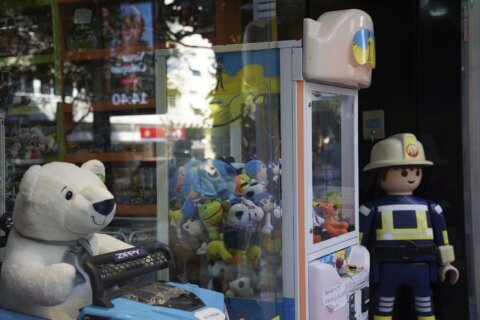 Claw machine games are Rio de Janeiro's new public enemy