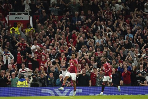 Zirkzee scores on debut for Man United in 1-0 win over Fulham on opening night of Premier League