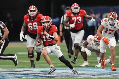 Beck throws 2 TD passes and No. 1 Georgia manhandles No. 14 Clemson 34-3