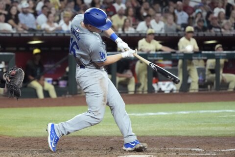 Will Smith hits 3-run homer, Dodgers extend NL West lead to 5 games with 10-9 win over D-backs