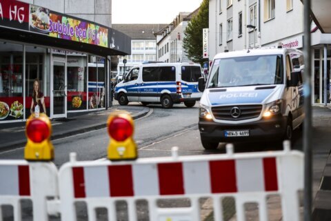 Islamic State group claims responsibility for knife attack that killed 3 in Solingen, Germany