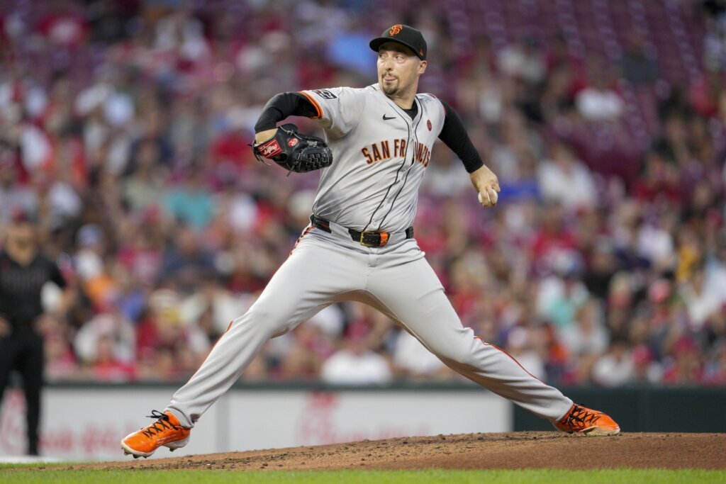 Giants left-hander Blake Snell has no-hitter through 8 innings against the Reds