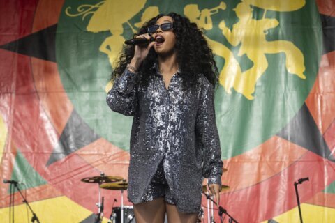 H.E.R. will sing at the Paris Olympics’ closing ceremony as part of the handover to Los Angeles