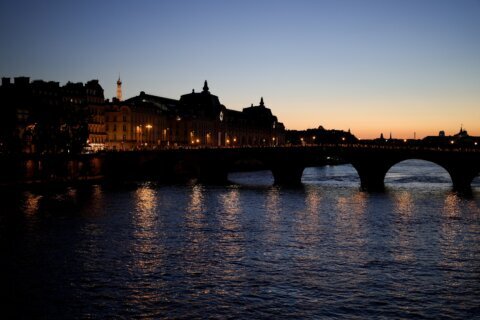 Open water swimmers train in Seine River ahead of 10-kilometer Olympic marathon races