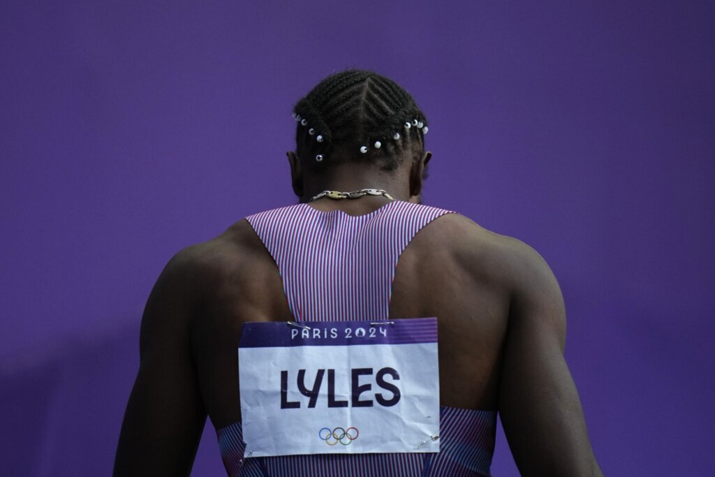 Lyles, suffering from COVID, finishes 3rd in Olympic upset at 200 meters won by Botswana’s Tebogo