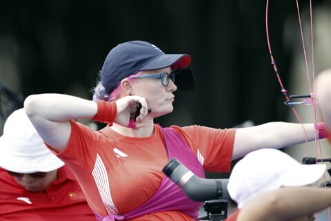 Great Britain para archer Jodie Grinham balances competition, motherhood and pregnancy