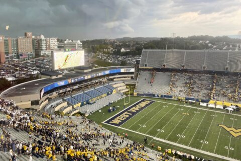 Allar throws for 3 TDs and No. 8 Penn State beats West Virginia 34-12 in lightning-delayed opener