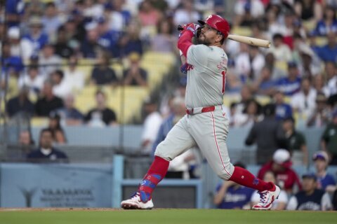 Kyle Schwarber slugs 3 homers and has 7 RBIs for Phillies in 9-4 win over Dodgers