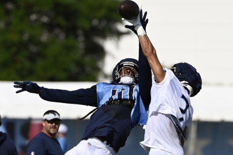 DeAndre Hopkins won’t require surgery for knee injury, Titans coach Brian Callahan says