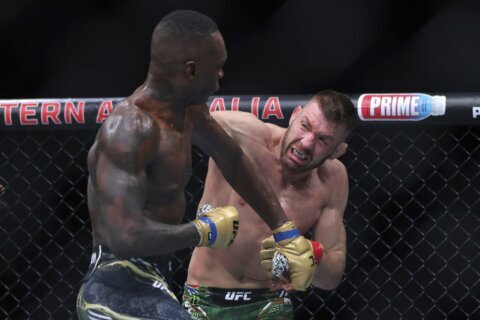 South Africa's du Plessis retains middleweight UFC title