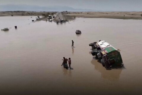 Flooding in Yemen has left 30 people dead and hundreds displaced, official says