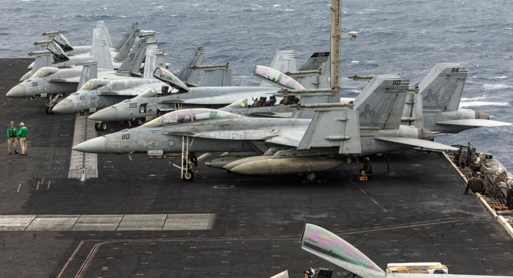 EEUU aumentará presencia militar en Oriente Medio y enviará escuadrón de cazas