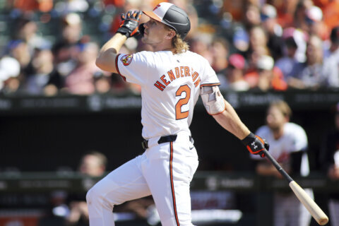 Henderson's 34th HR sparks Orioles to 13-3 win, dropping White Sox to 31-108 with 11th loss in row