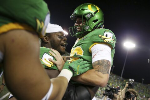 No. 7 Oregon beats Boise State 37-34 on last-second field goal