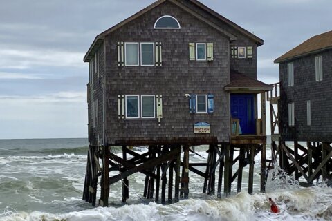 10 homes have collapsed into the Carolina surf. Their destruction was decades in the making