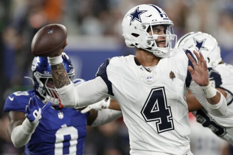 Dak Prescott throws 2 TD passes and Cowboys win 7th straight over Giants, 20-15