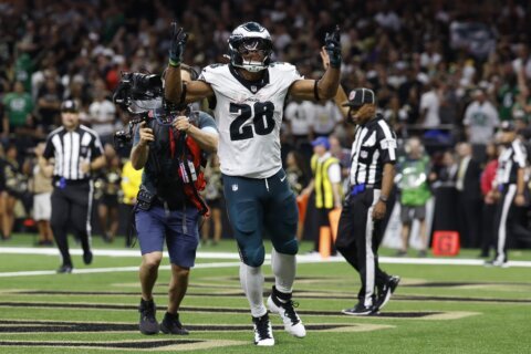 Saquon Barkley's 2 fourth-quarter TDs lift Eagles over Saints in a defensive 15-12 thriller