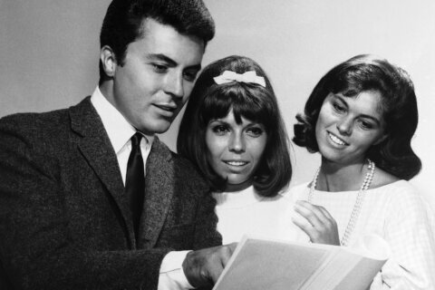 James Darren, 'Gidget' teen idol, singer and director, dies at 88